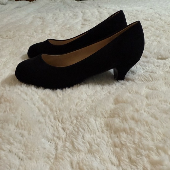 Black Pumps Like New Size 6 - Picture 3 of 4
